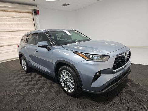 Used 2021 Toyota Highlander Limited AWD/4WD image 3