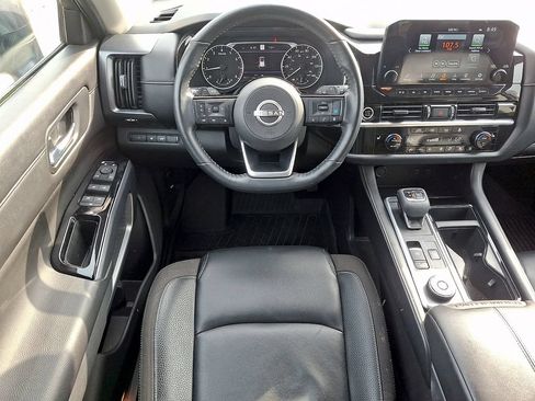 Used 2022 Nissan Pathfinder SL AWD/4WD image 11