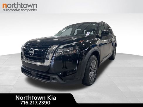Used 2025 Nissan Pathfinder SV image 1
