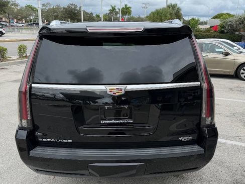 Used 2018 Cadillac Escalade ESV Premium Luxury image 6