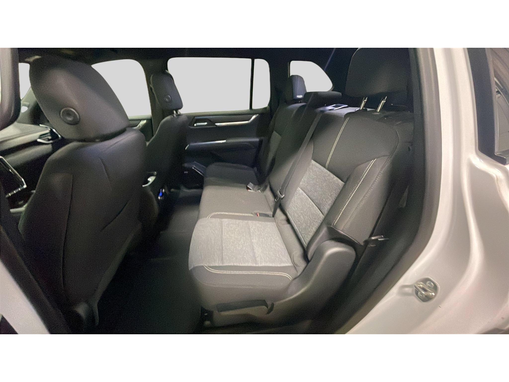 Used 2025 GMC Acadia Elevation AWD/4WD image 14