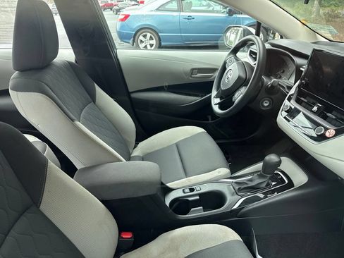 Used 2024 Toyota Corolla LE FWD image 3