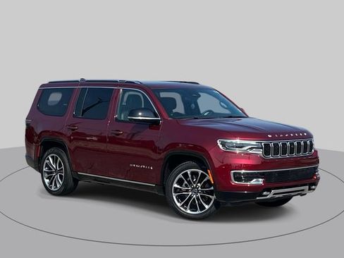 Used 2024 Jeep Wagoneer Series III w/ Premium Group I AWD/4WD image 2