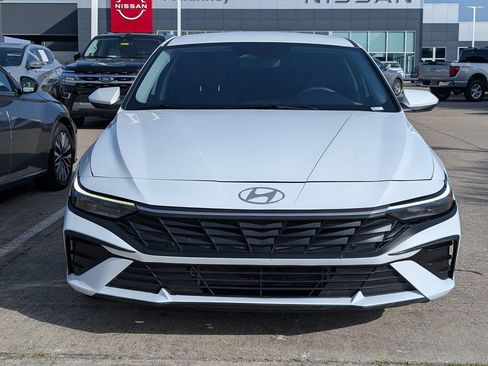 Used 2025 Hyundai Elantra Hybrid FWD image 6