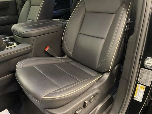 Used 2025 GMC Yukon Elevation AWD/4WD image 13