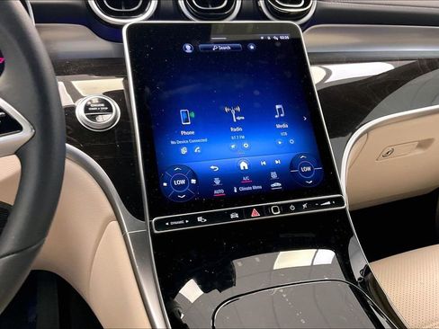 Used 2024 Mercedes-Benz GLC 300 4MATIC image 5