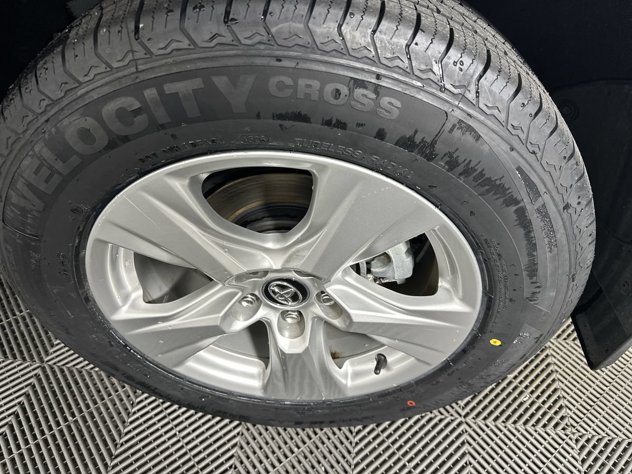 Used 2021 Toyota RAV4 XLE w/ Carpet Mat Package (TMS) FWD image 21