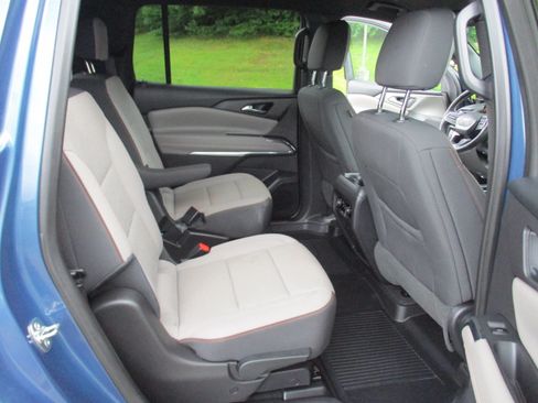 Used 2025 Chevrolet Traverse LT AWD/4WD image 15
