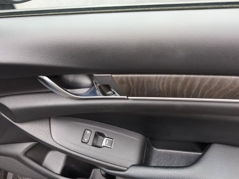 Used 2018 Honda Accord EX-L image 25