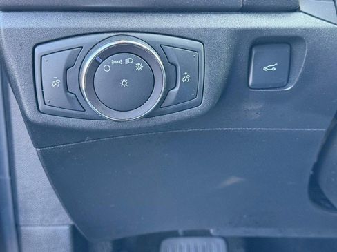 Used 2019 Ford Fusion SE FWD image 24