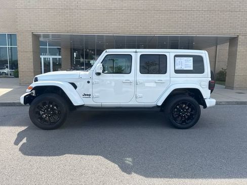 Used 2022 Jeep Wrangler Unlimited Sahara AWD/4WD image 1