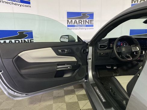 Used 2025 Ford Mustang Premium RWD image 27