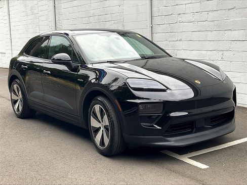 Certified 2024 Porsche Macan 4 Electric image 7