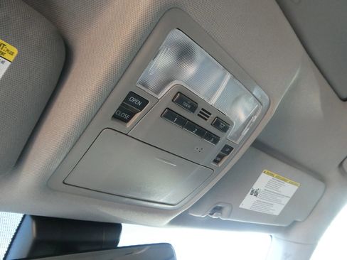 Used 2019 Toyota Highlander Limited image 26