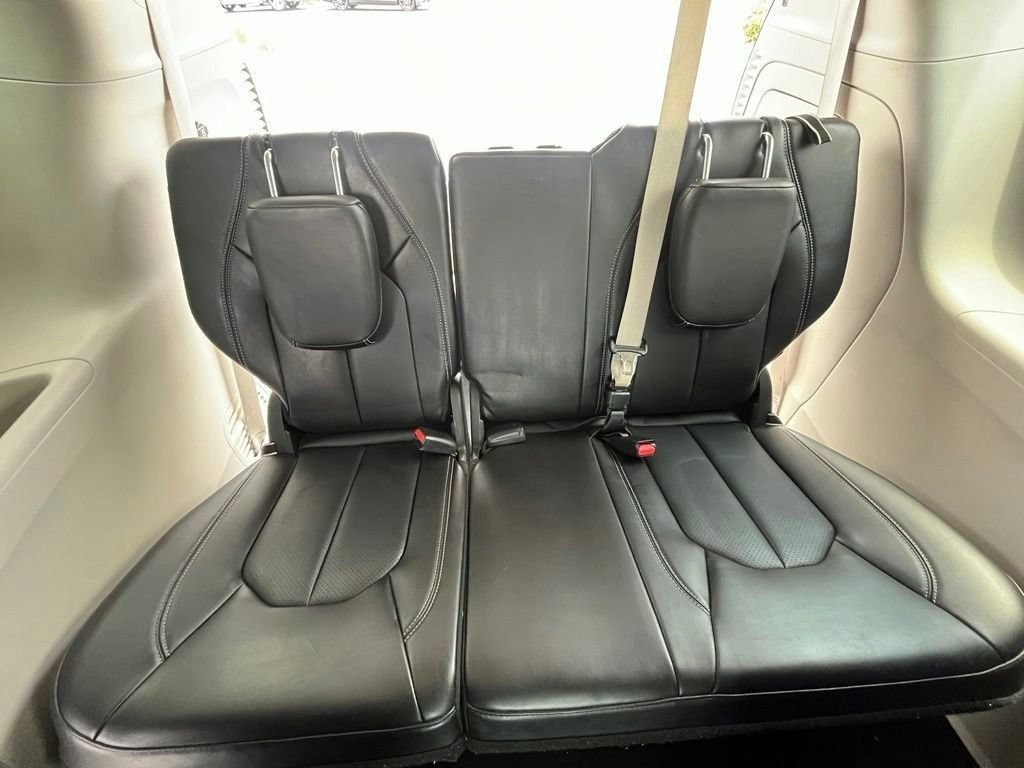 Used 2023 Chrysler Pacifica Touring-L FWD image 26