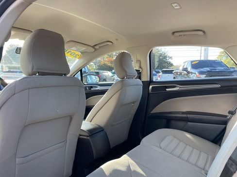 Used 2018 Ford Fusion S image 41