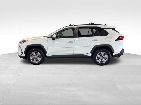 Used 2022 Toyota RAV4 LE AWD/4WD image 2