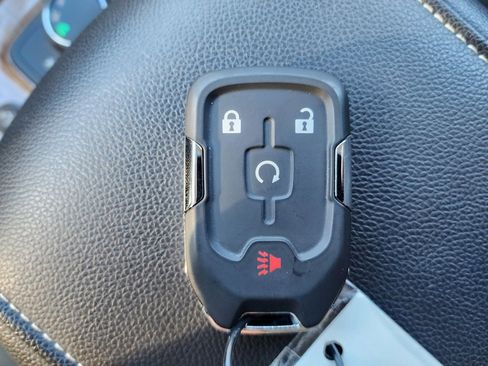 Used 2023 GMC Acadia SLE image 42