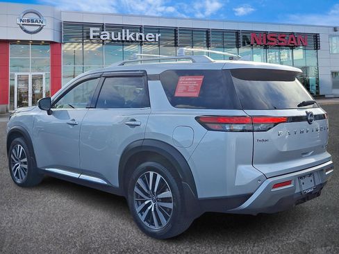 Certified 2022 Nissan Pathfinder Platinum w/ Cargo Package AWD/4WD image 4