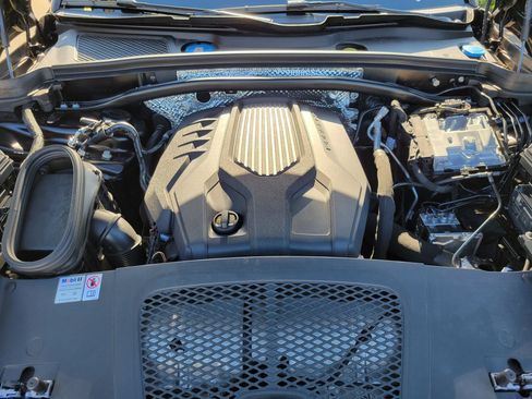 Certified 2024 Porsche Macan AWD/4WD image 35