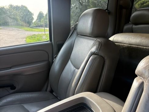 Used 2004 Chevrolet Silverado 1500 LT w/ Light Duty Power Package RWD image 10