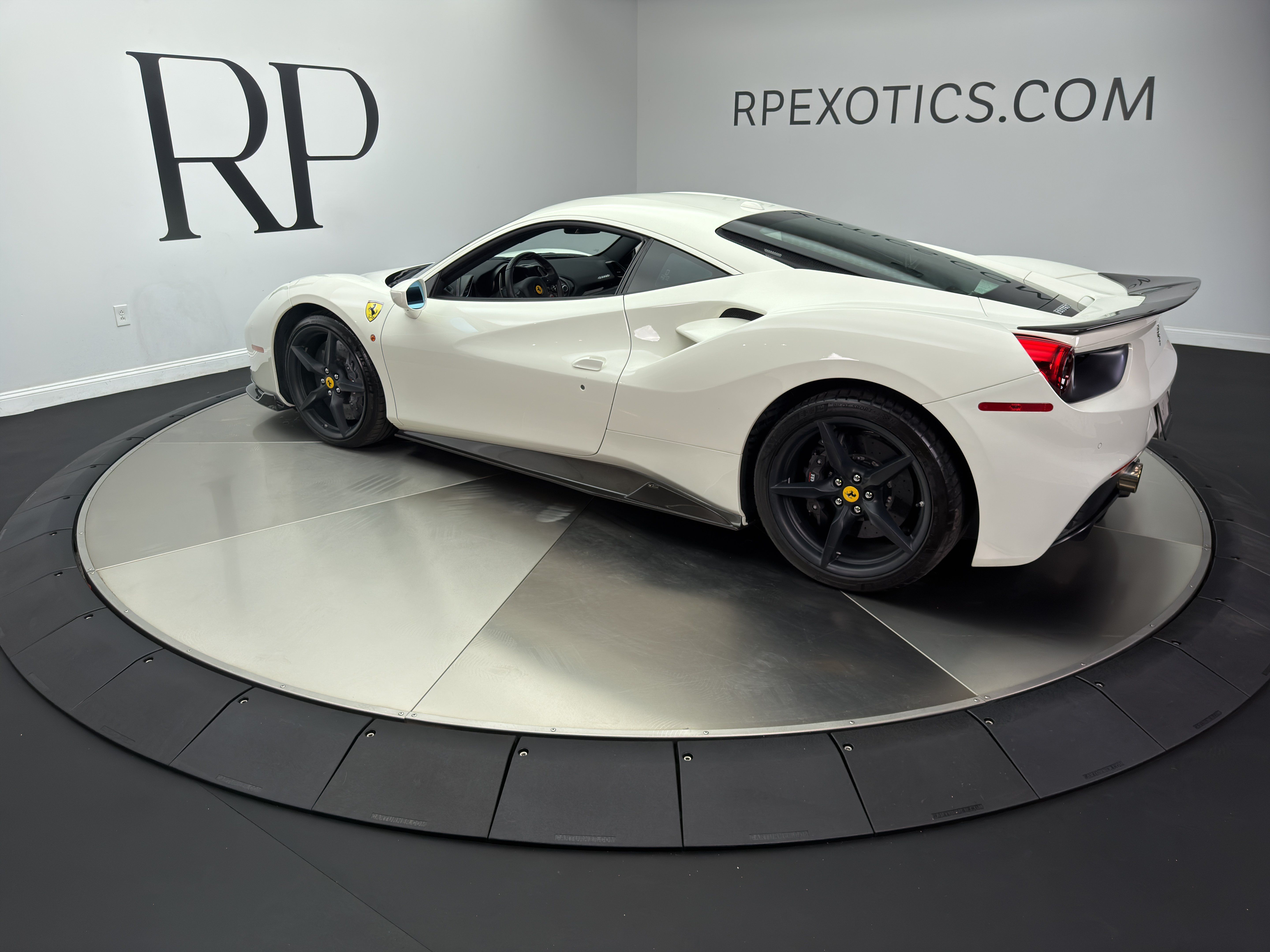 Used 2019 Ferrari 488 GTB RWD image 6