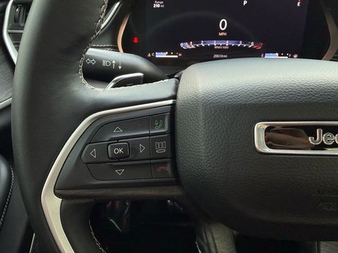 Used 2022 Jeep Grand Cherokee L Limited w/ Black Appearance Package image 24