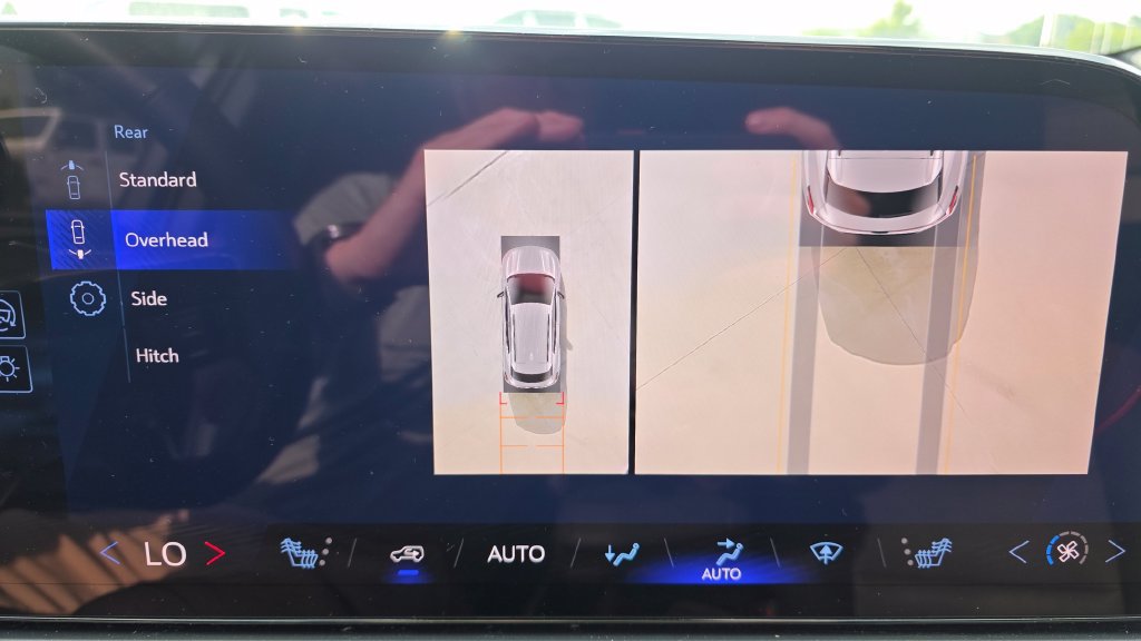 Used 2024 Chevrolet Equinox EV RS FWD image 34