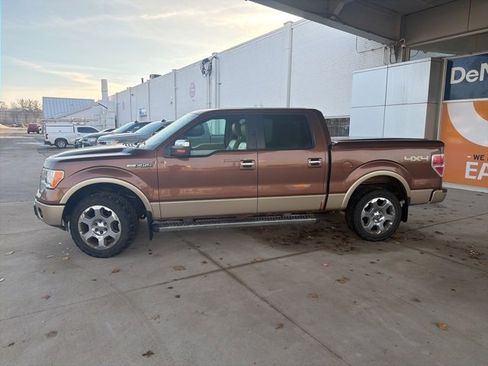 Used 2011 Ford F150 Lariat w/ Lariat Chrome Pkg image 2