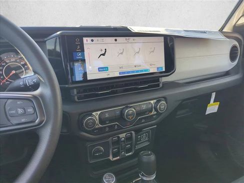 New 2026 Jeep Gladiator Sport AWD/4WD image 9