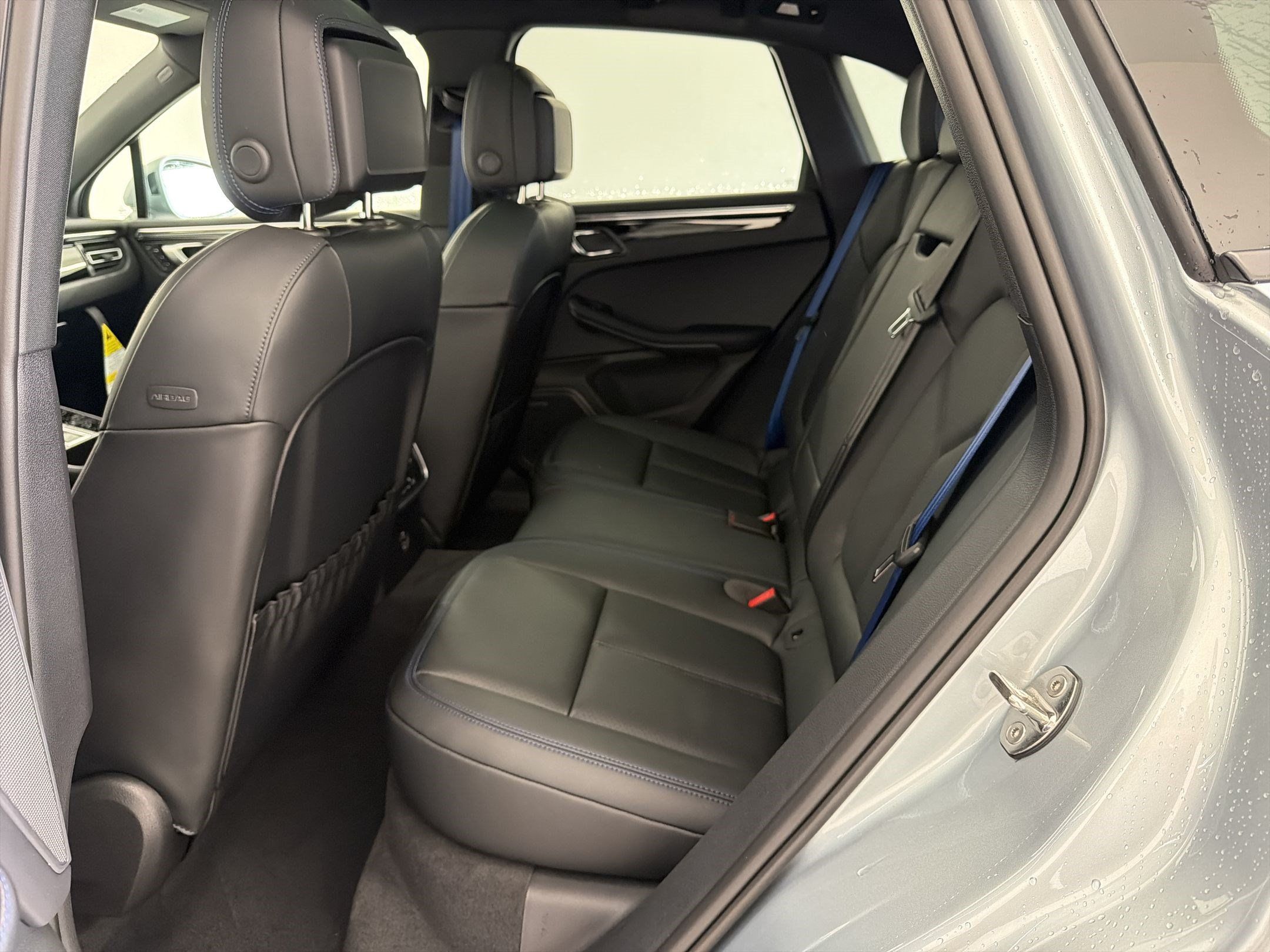 Used 2026 Porsche Macan AWD/4WD image 14