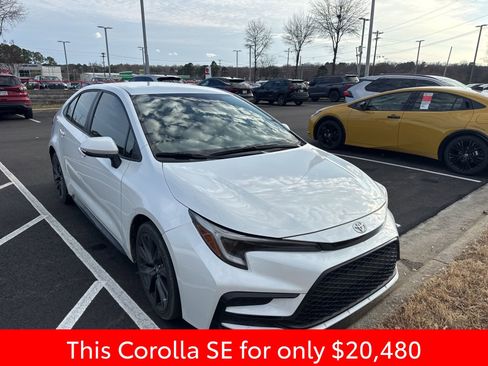 Used 2023 Toyota Corolla SE image 3