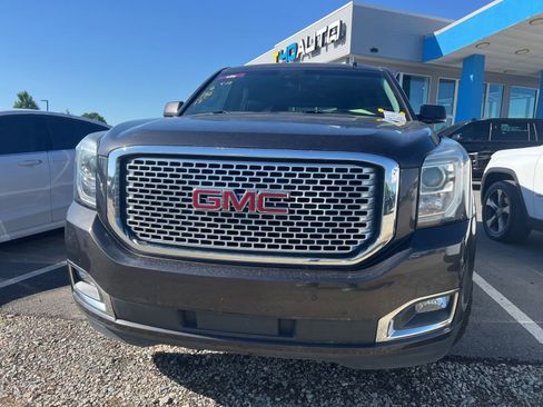 Used 2017 GMC Yukon Denali w/ Open Road Package AWD/4WD image 6