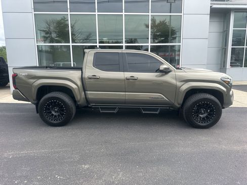 Used 2024 Toyota Tacoma TRD Sport AWD/4WD image 2