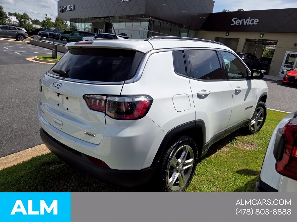 Used 2024 Jeep Compass Latitude AWD/4WD image 17