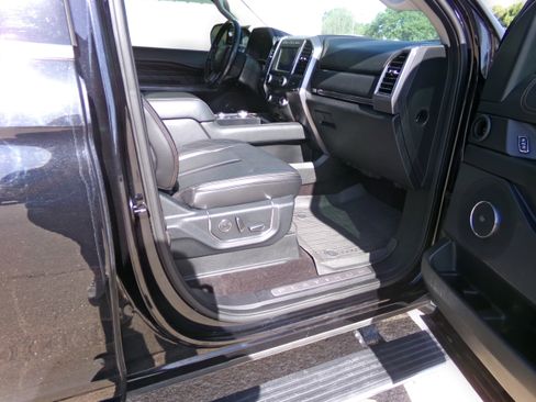 Used 2020 Ford Expedition Platinum image 12