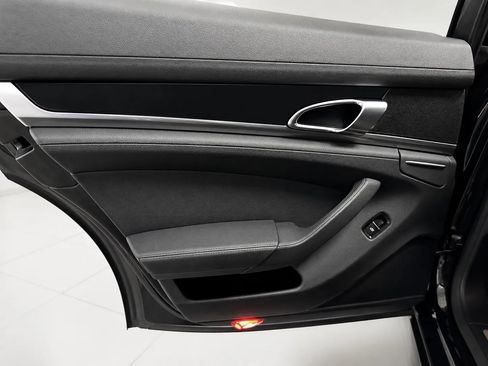 Used 2014 Porsche Panamera S RWD image 13