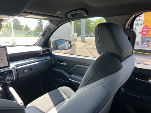 Used 2024 Toyota Tacoma TRD Sport AWD/4WD image 35