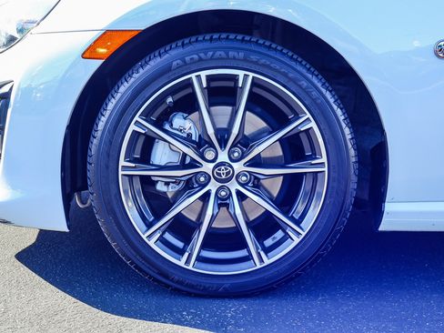 Used 2019 Toyota 86 RWD image 15