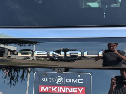 Certified 2025 GMC Yukon Denali AWD/4WD image 8