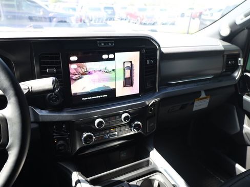 Used 2026 Ford F450 Platinum w/ FX4 Off-Road Package AWD/4WD image 14
