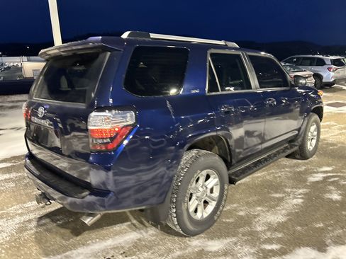 Used 2020 Toyota 4Runner SR5 Premium image 10