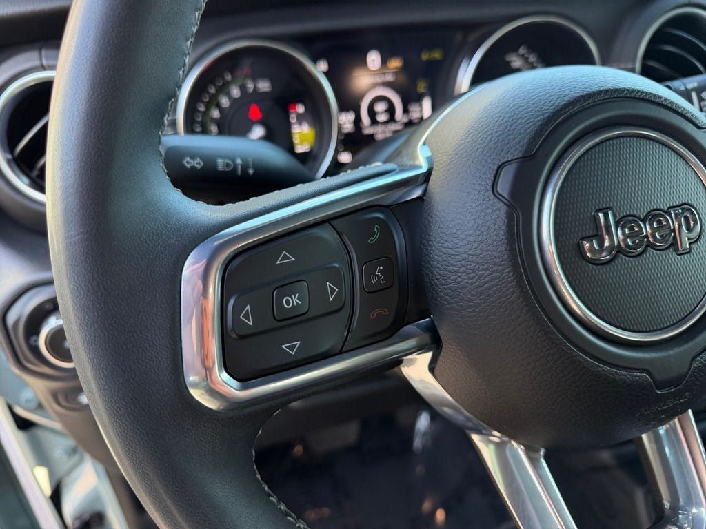 Used 2023 Jeep Wrangler Unlimited Sahara AWD/4WD image 15