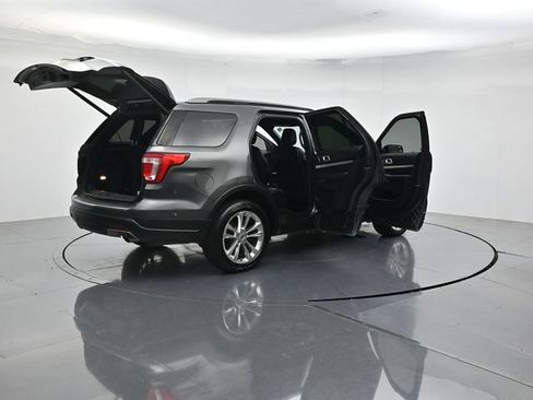 Used 2018 Ford Explorer XLT w/ Equipment Group 202A FWD image 54