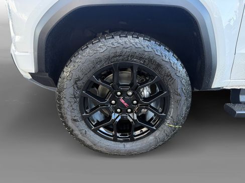 New 2026 GMC Canyon AT4 image 9