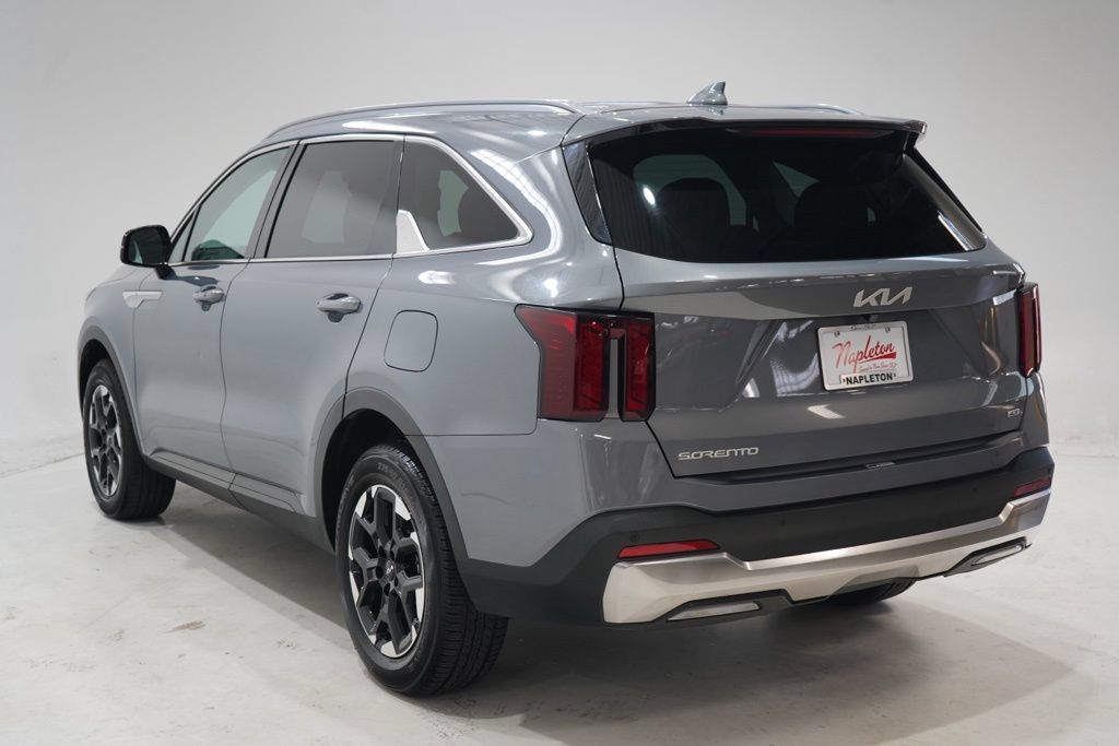 Used 2024 Kia Sorento S AWD/4WD image 6