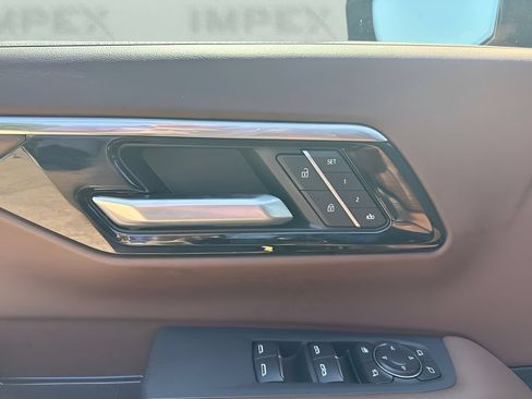Used 2026 Chevrolet Suburban High Country RWD image 11