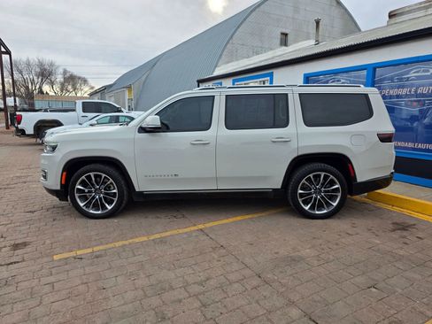 Used 2022 Jeep Wagoneer Series III w/ Premium Group I AWD/4WD image 7