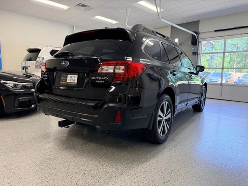 Used 2019 Subaru Outback 3.6R Limited w/ Popular Package #2 AWD/4WD image 9
