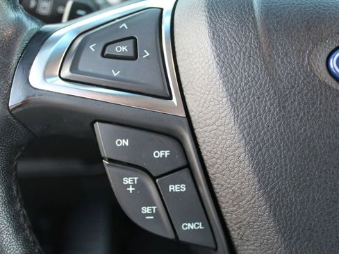 Used 2020 Ford Edge SEL AWD/4WD image 16